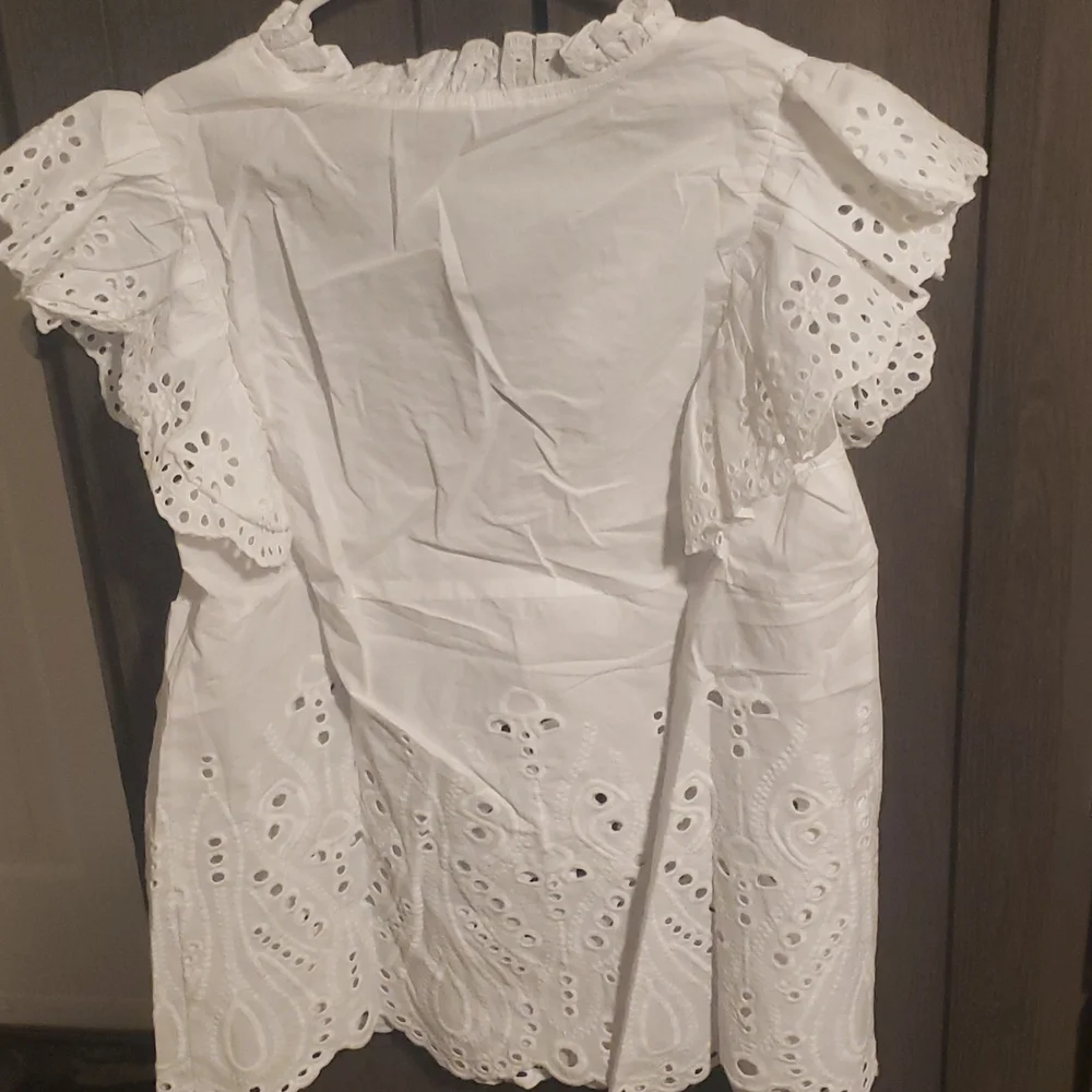 New boutique Cotton perforating ruffle sleeves top - Picture 11 of 11